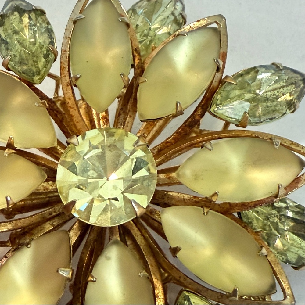 Vintage Frosted Rhinestone Green Floral Statement Brooch Gold Tone Flower Spring - Picture 12 of 13